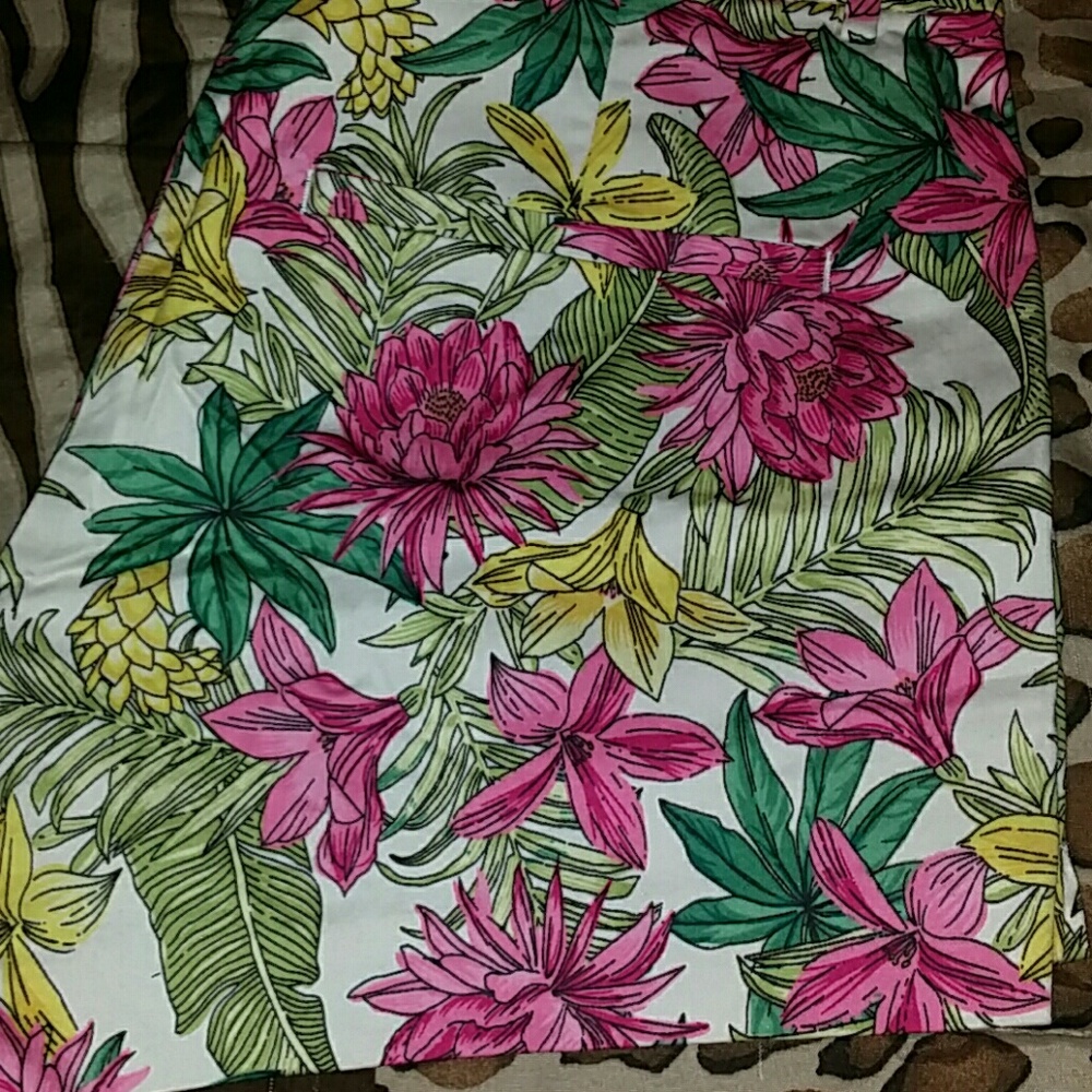 Shorts - Picture 3 of 3